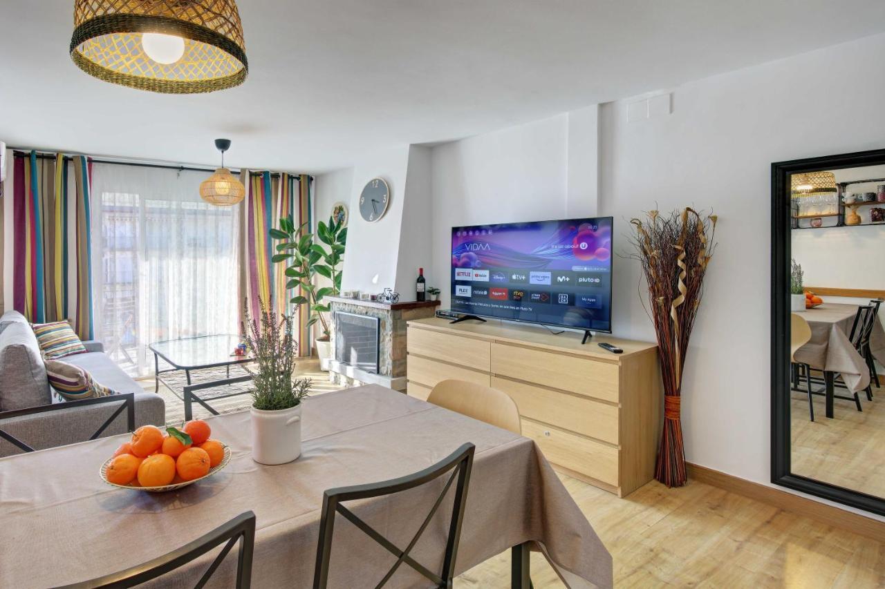 Apartament Pau Casals, 2 Min Walk From The Sea & Sea View Lloret de Mar Exteriör bild